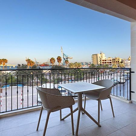 Gem Beachfront Apt With Amazing Bay And Sea Views Birżebbuġa Bagian luar foto