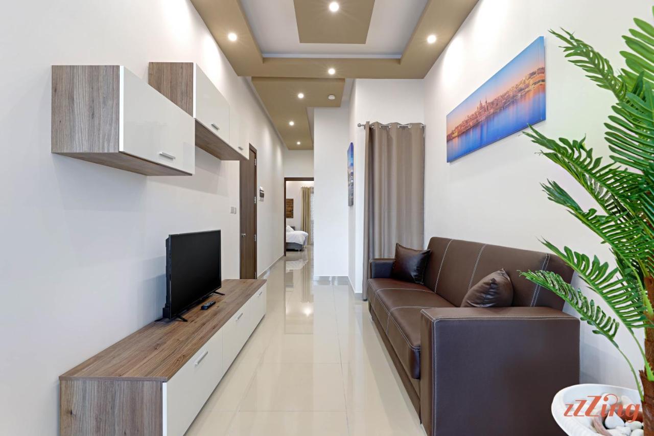 Gem Beachfront Apt With Amazing Bay And Sea Views Birżebbuġa Bagian luar foto
