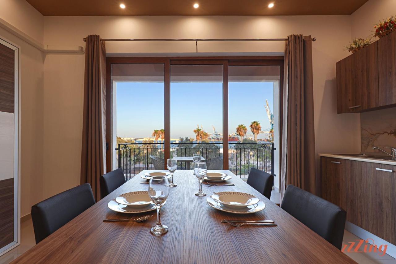 Gem Beachfront Apt With Amazing Bay And Sea Views Birżebbuġa Bagian luar foto
