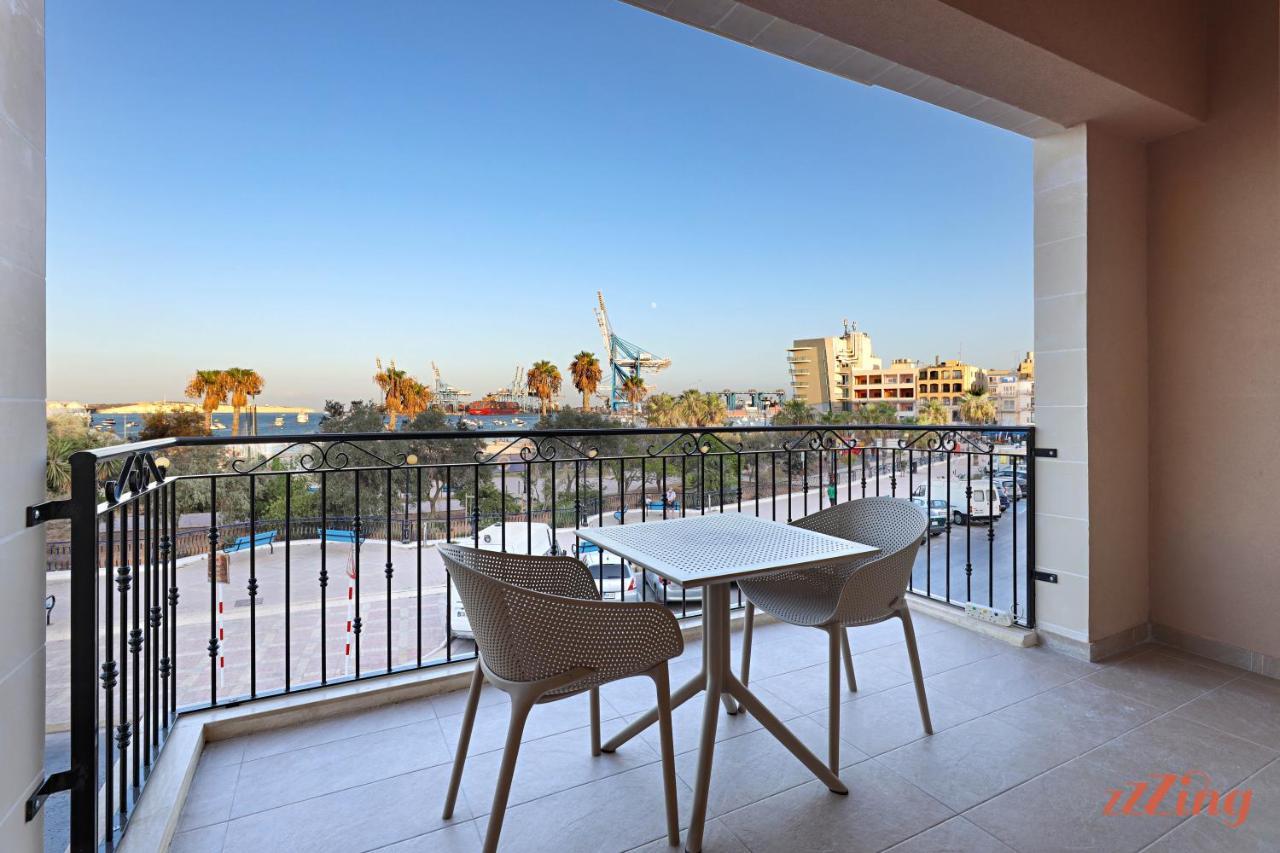 Gem Beachfront Apt With Amazing Bay And Sea Views Birżebbuġa Bagian luar foto