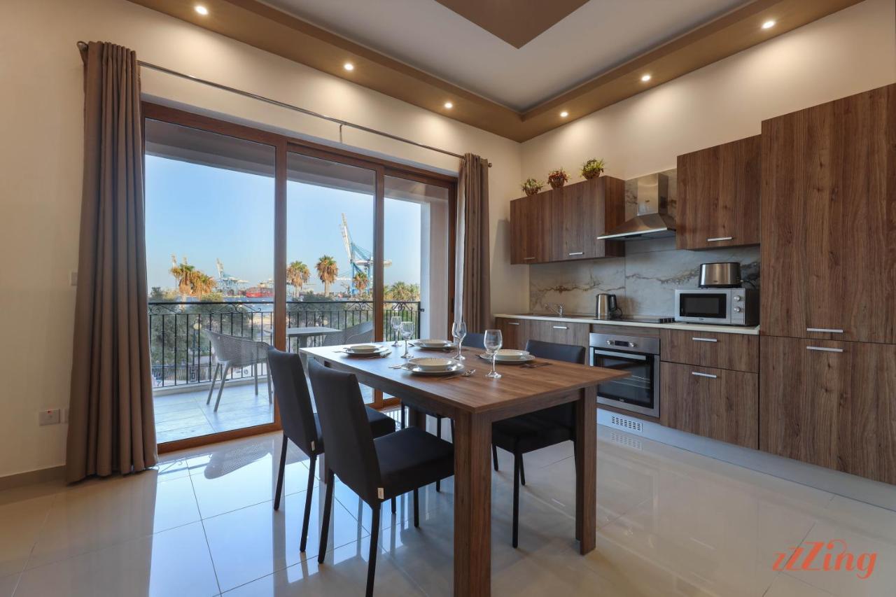 Gem Beachfront Apt With Amazing Bay And Sea Views Birżebbuġa Bagian luar foto
