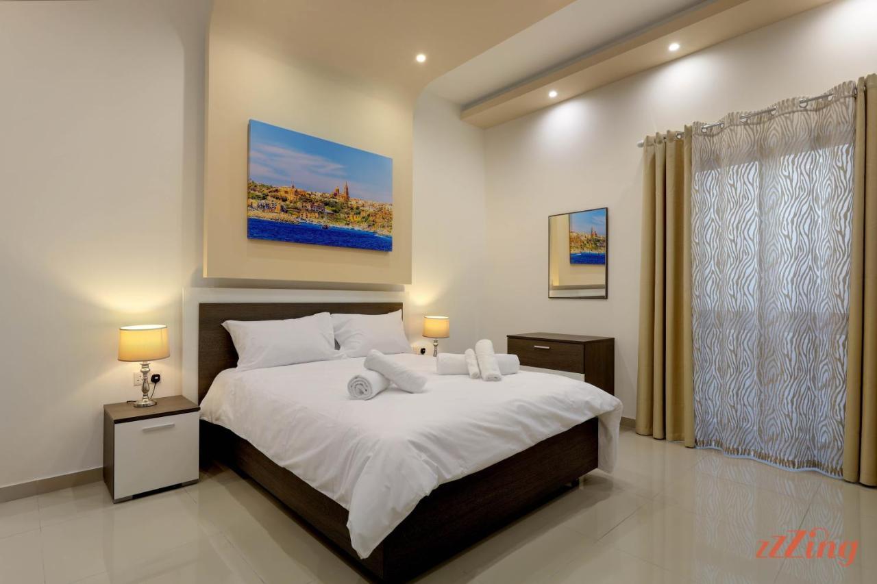 Gem Beachfront Apt With Amazing Bay And Sea Views Birżebbuġa Bagian luar foto