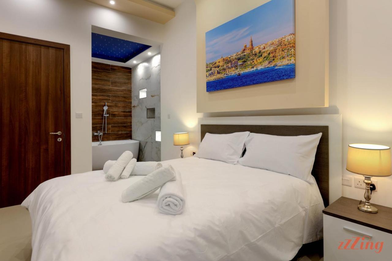 Gem Beachfront Apt With Amazing Bay And Sea Views Birżebbuġa Bagian luar foto