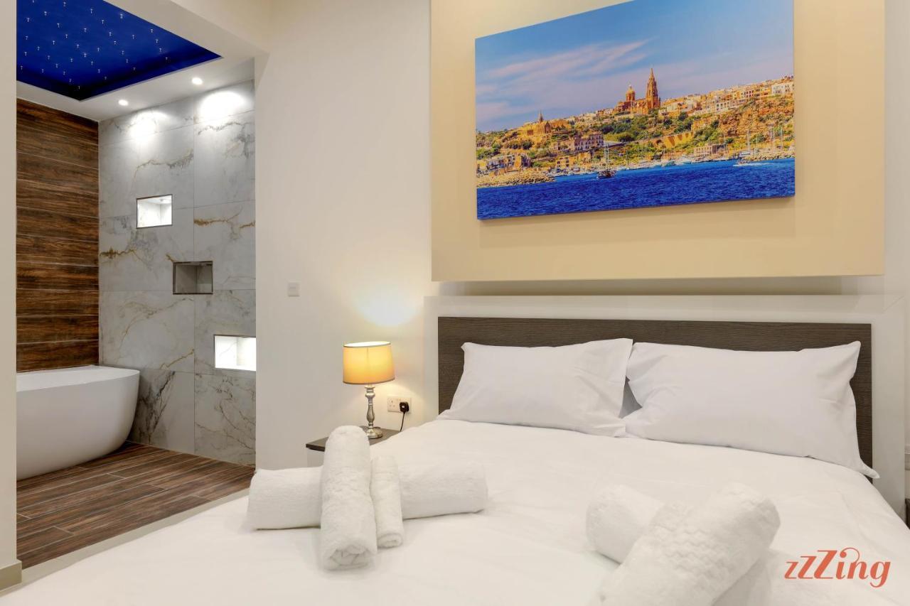 Gem Beachfront Apt With Amazing Bay And Sea Views Birżebbuġa Bagian luar foto