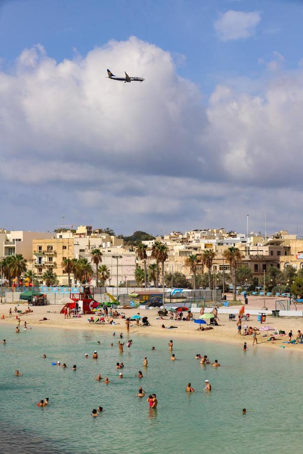 Gem Beachfront Apt With Amazing Bay And Sea Views Birżebbuġa Bagian luar foto